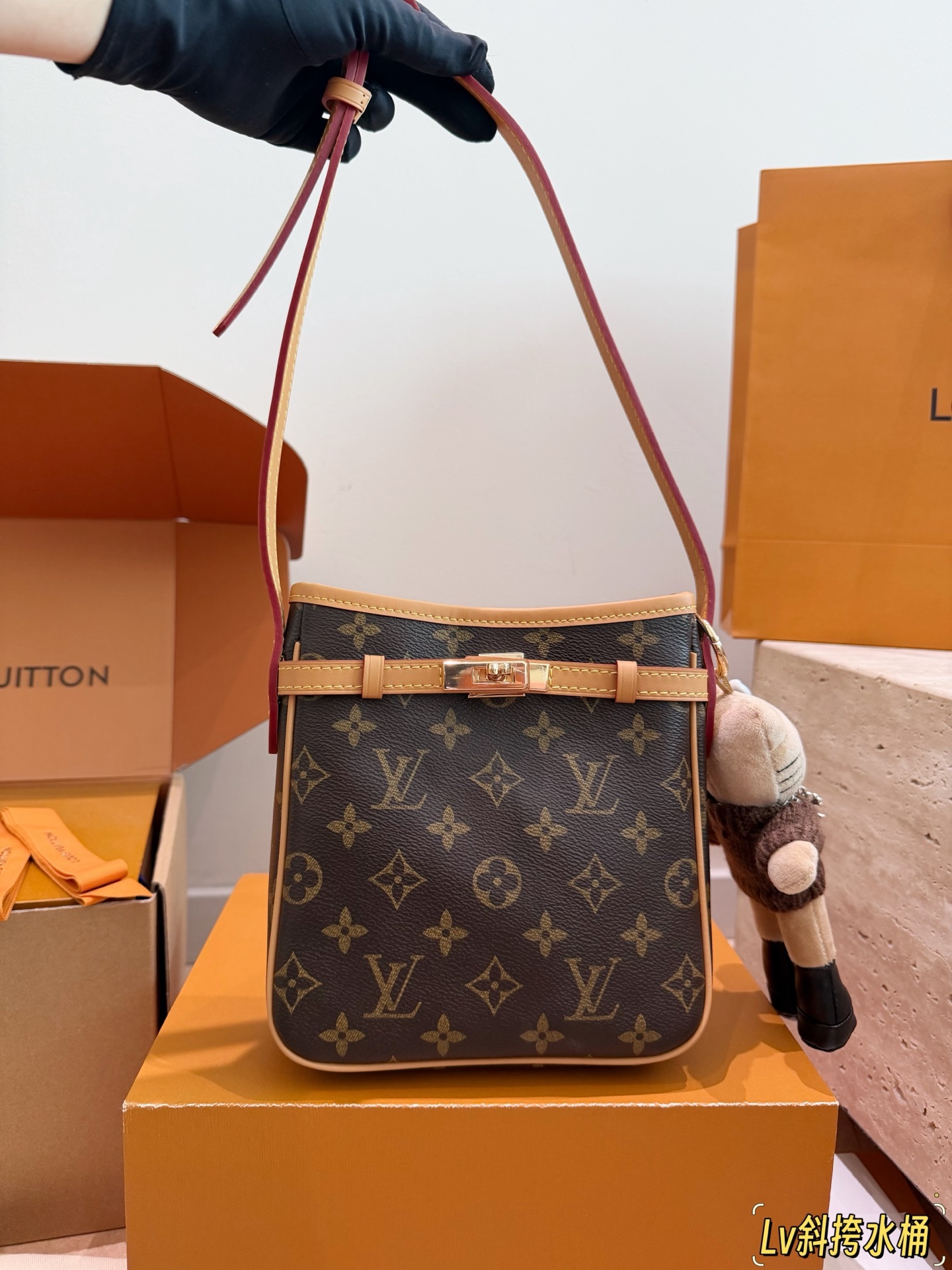 LV Monogram Handbag Crossbody 7